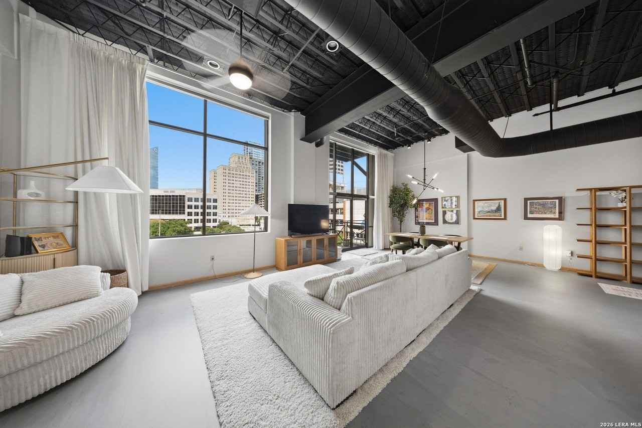 214 E Travis St #303 - Photo 7 of 31