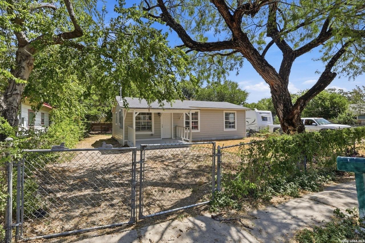 606 S San Joaquin Ave - Photo 2 of 21