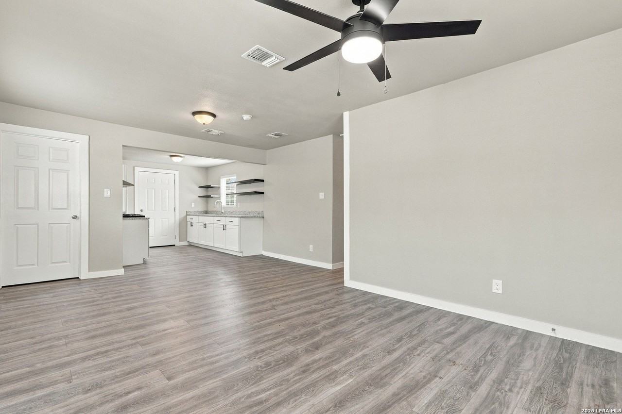 606 S San Joaquin Ave - Photo 4 of 21