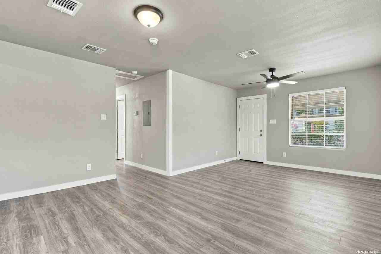 606 S San Joaquin Ave - Photo 5 of 21