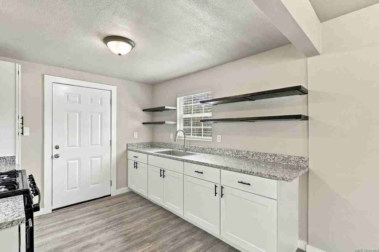 606 S San Joaquin Ave - Photo 7 of 21