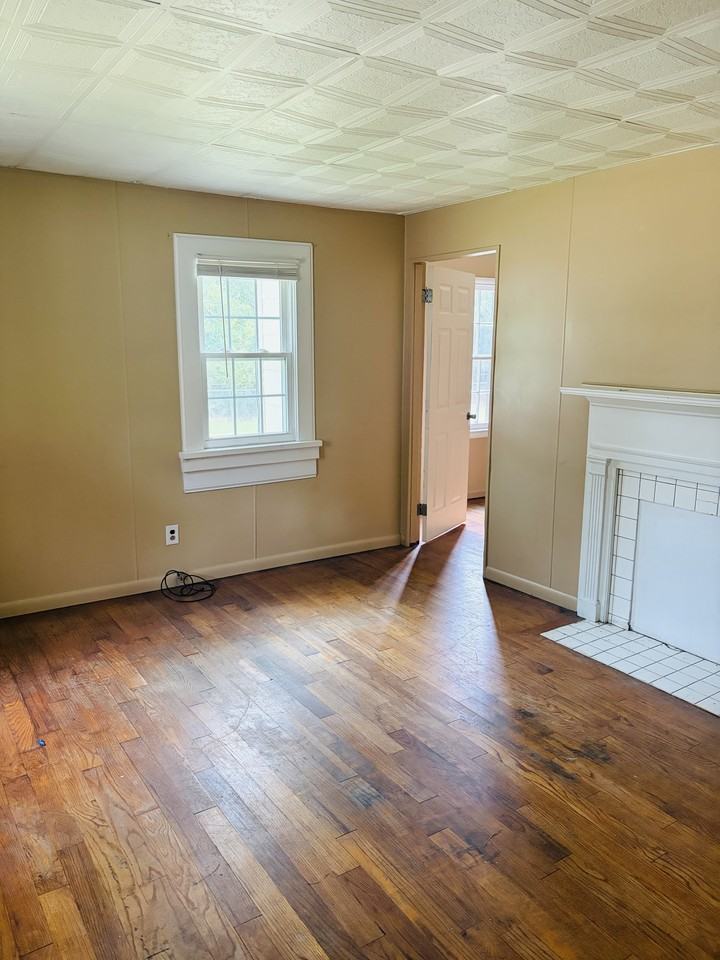 1345 Stillman Ave #1 - Photo 3 of 9
