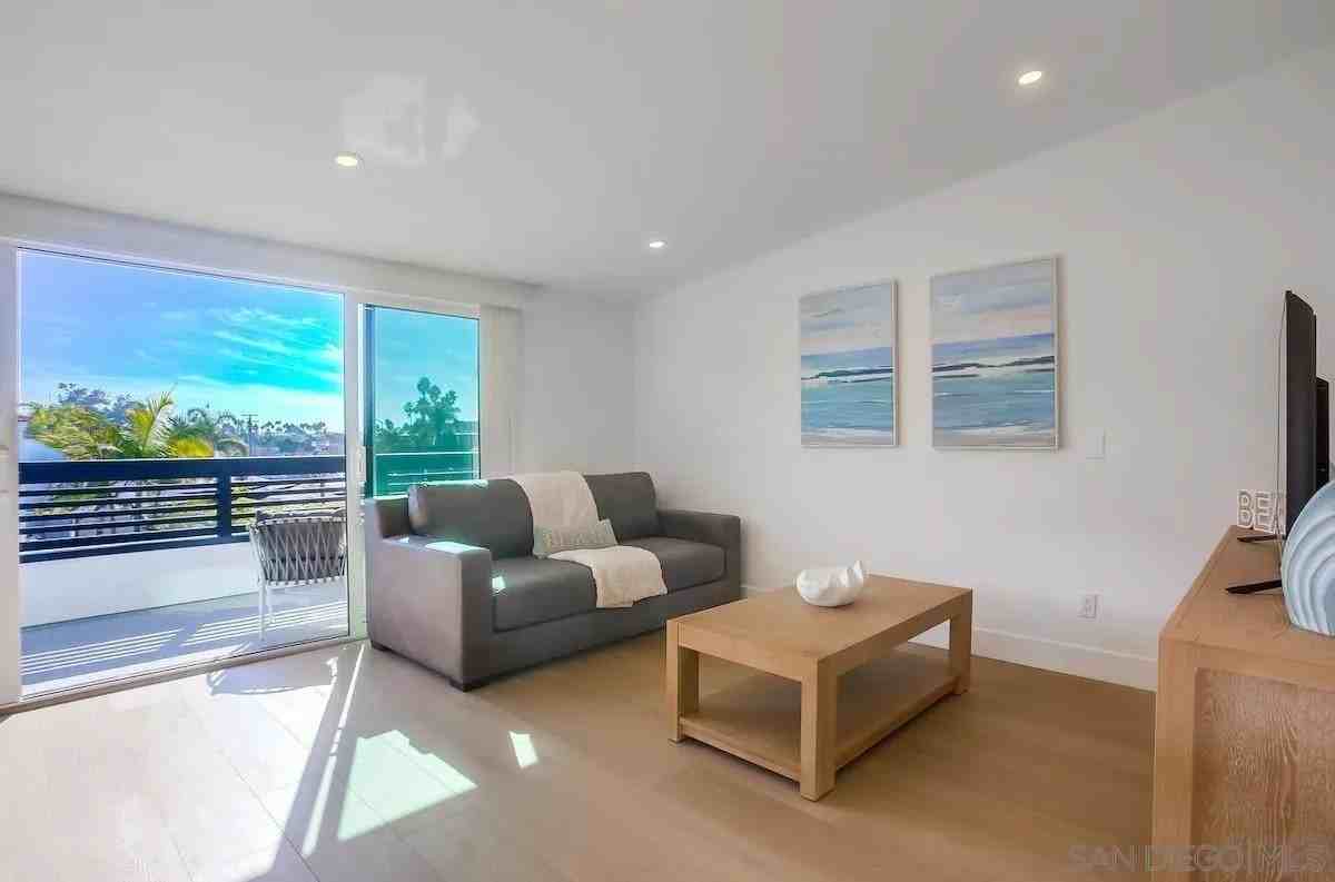 510 Nautilus St - Photo 4 of 32