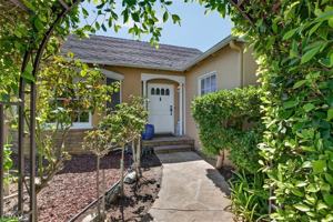 featured image of 900 E Mountain St