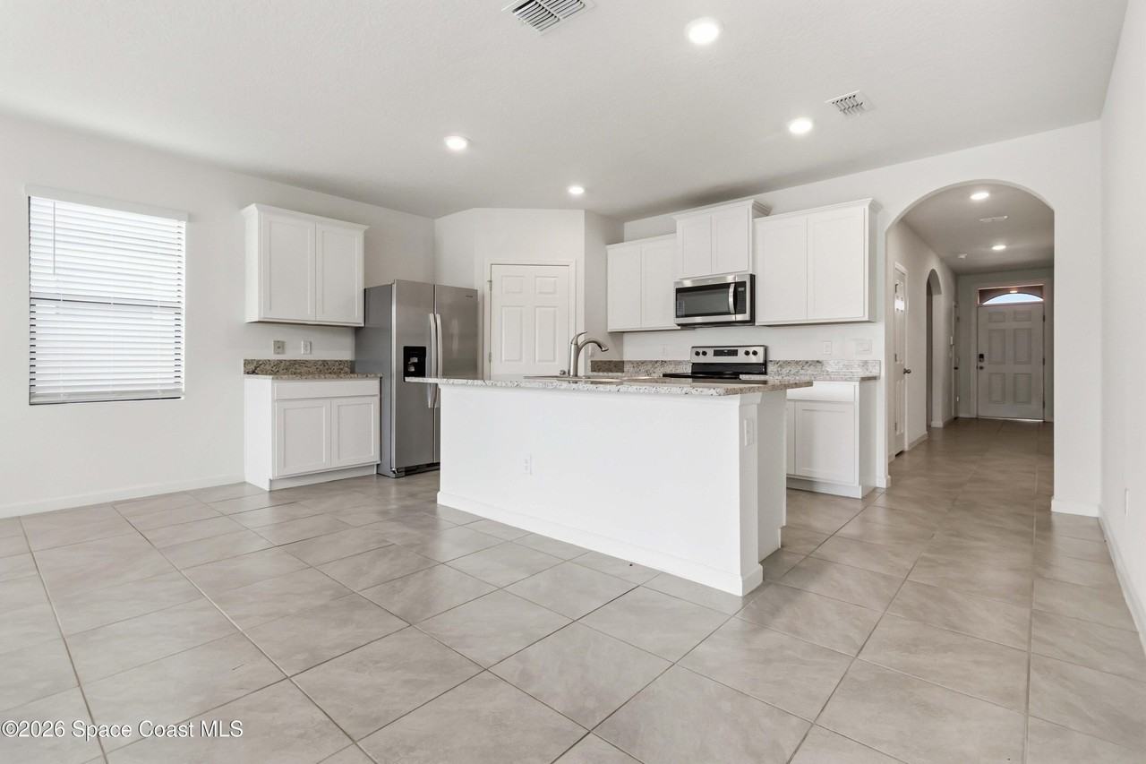 939 Remington Green Dr Se - Photo 7 of 20