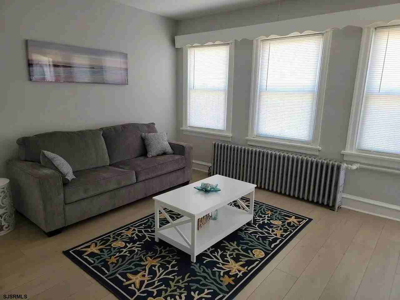112 N Avolyn Ave - Photo 2 of 11