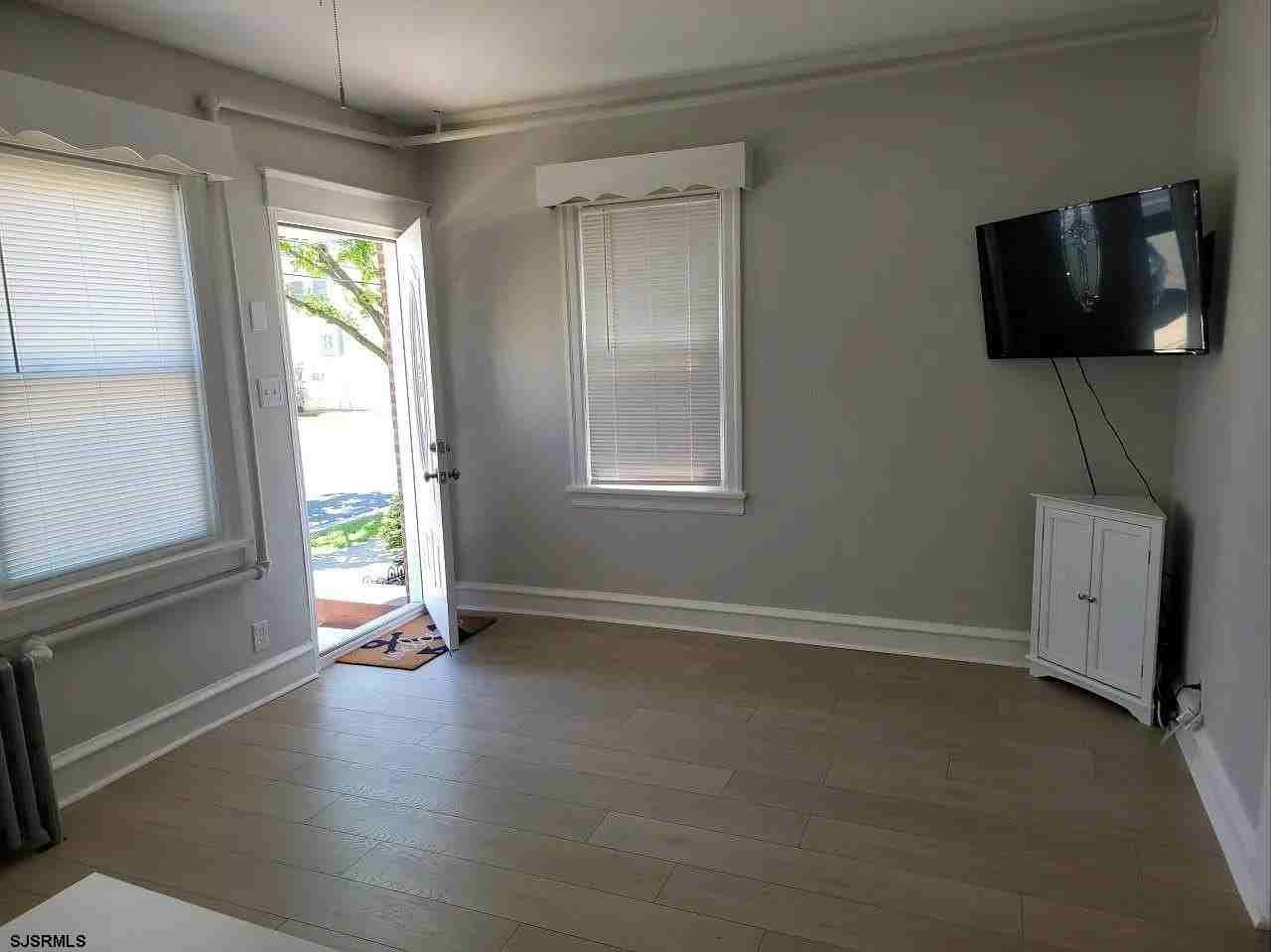 112 N Avolyn Ave - Photo 3 of 11