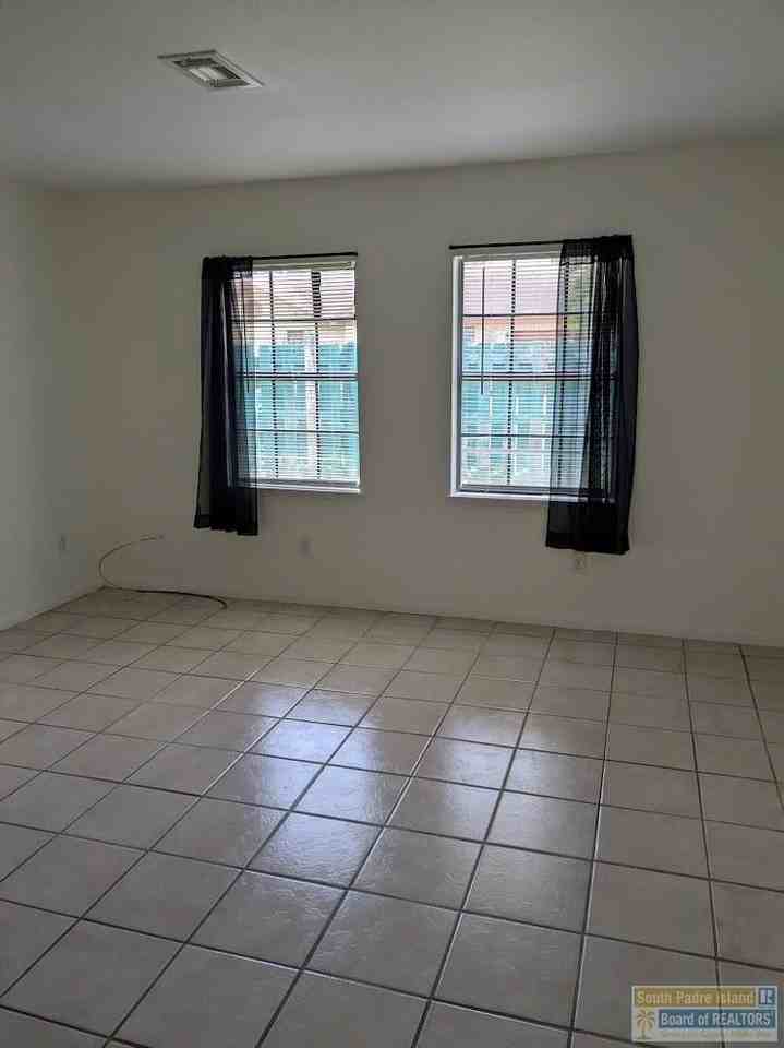 222 E Hickman Ave - Photo 2 of 12