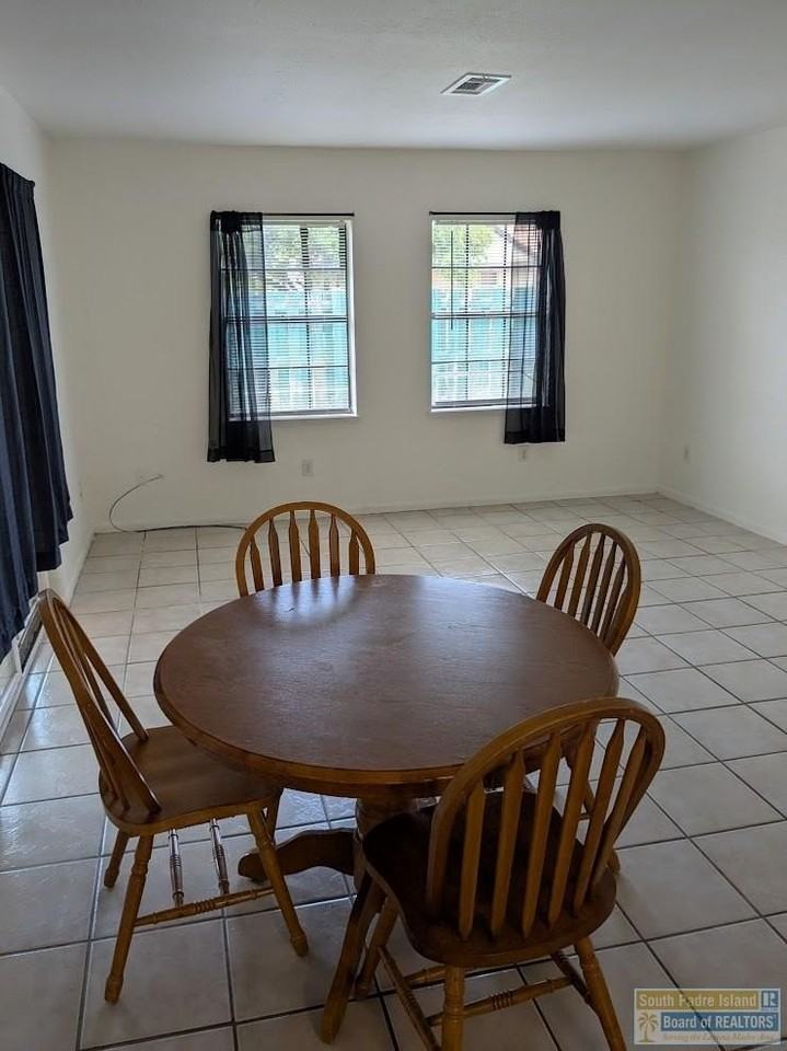 222 E Hickman Ave - Photo 3 of 12