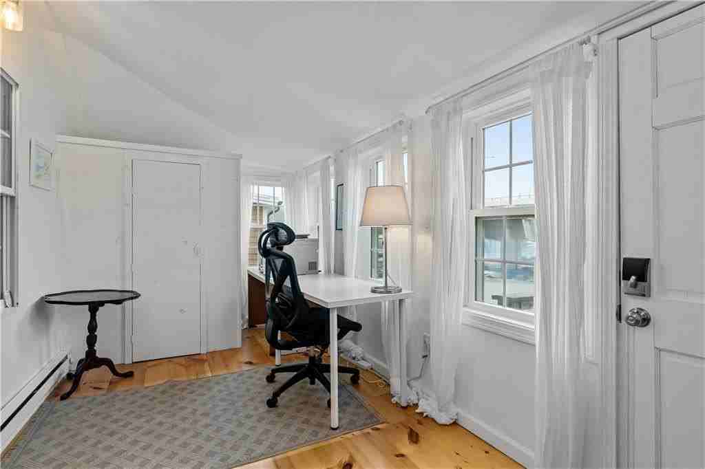 190 Railroad Ave - Photo 3 of 35