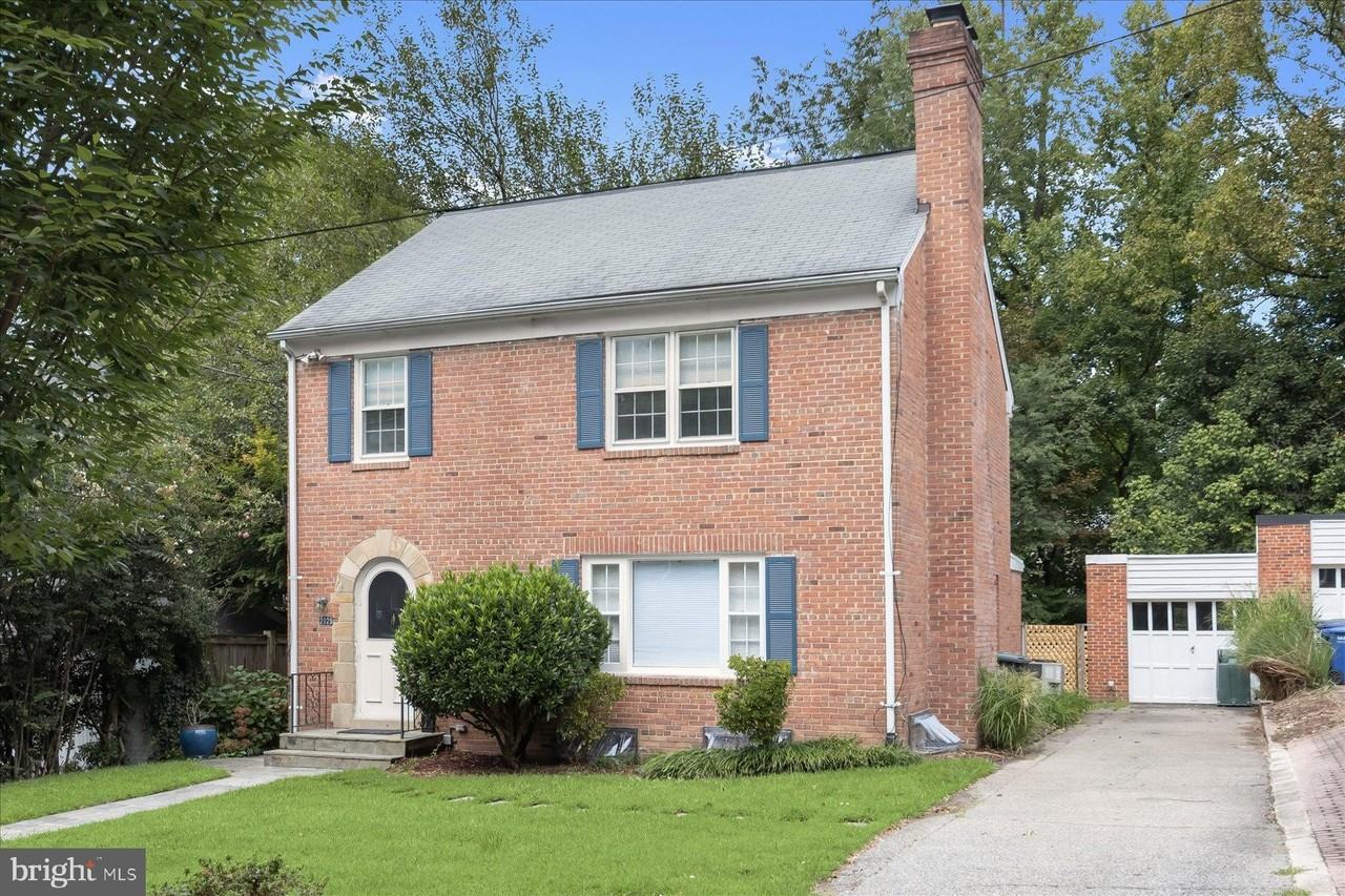 2925 Kanawha St Nw - Photo 2 of 39
