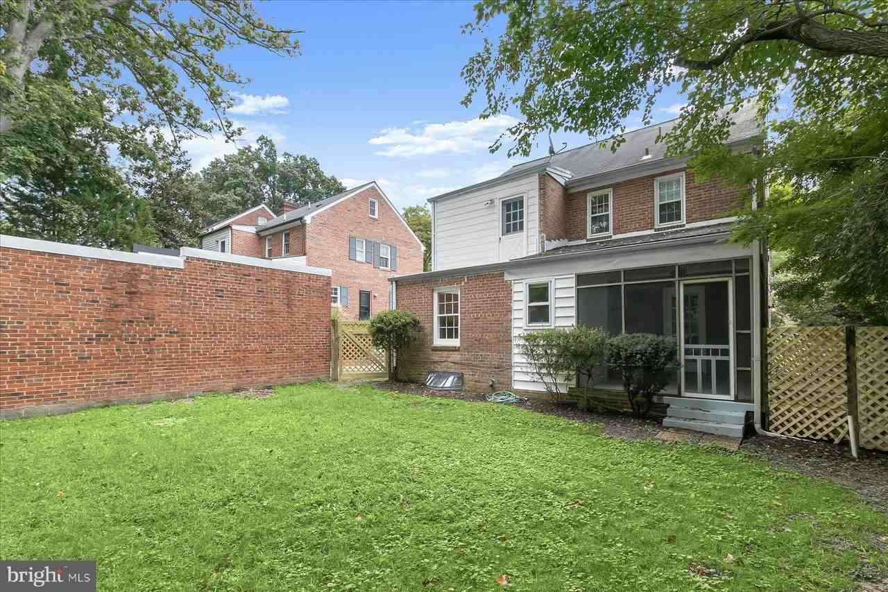 2925 Kanawha St Nw - Photo 4 of 39