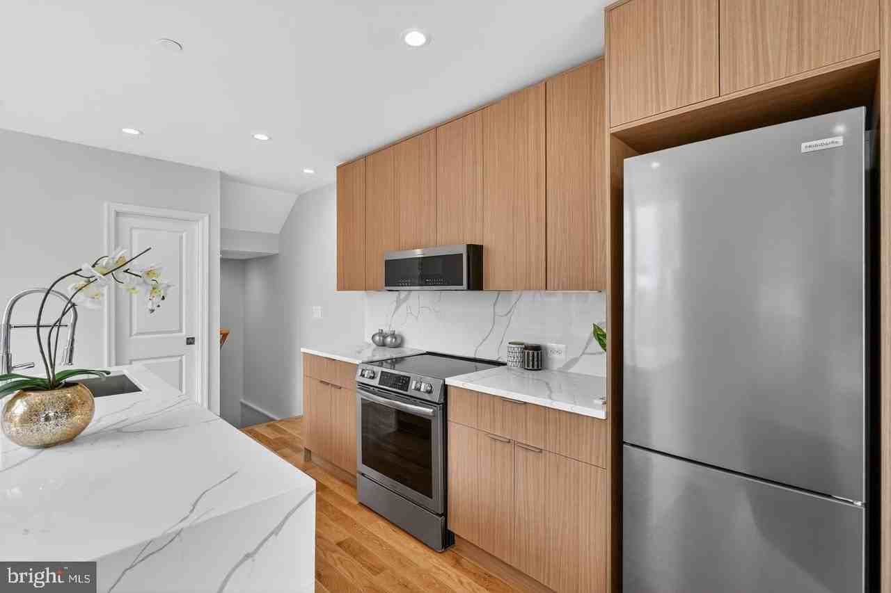 1515 C St Ne - Photo 4 of 36