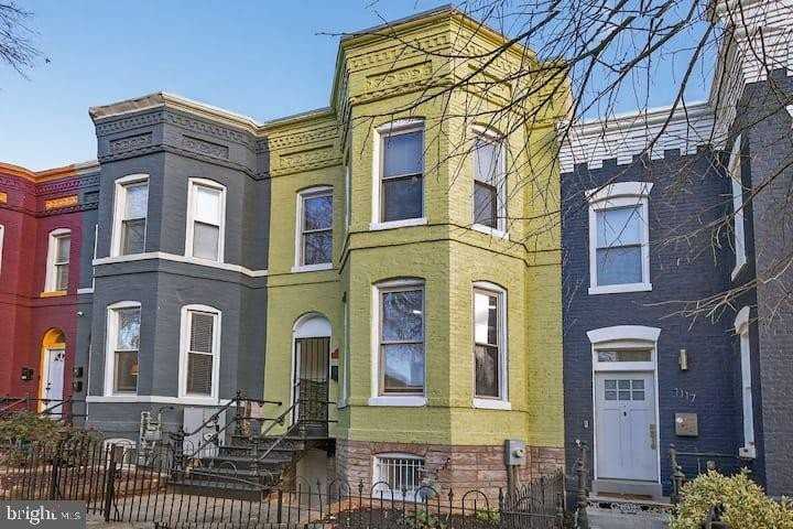 1119 Montello Ave Ne - Photo 2 of 50