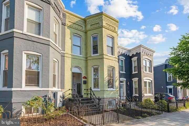 1119 Montello Ave Ne - Photo 3 of 50
