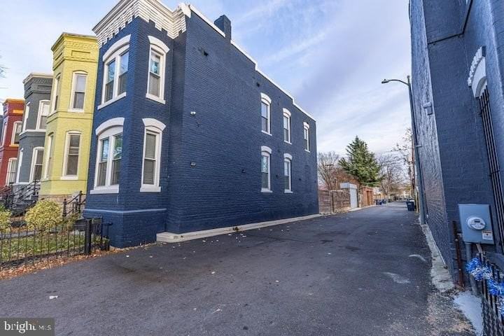 1119 Montello Ave Ne - Photo 5 of 50