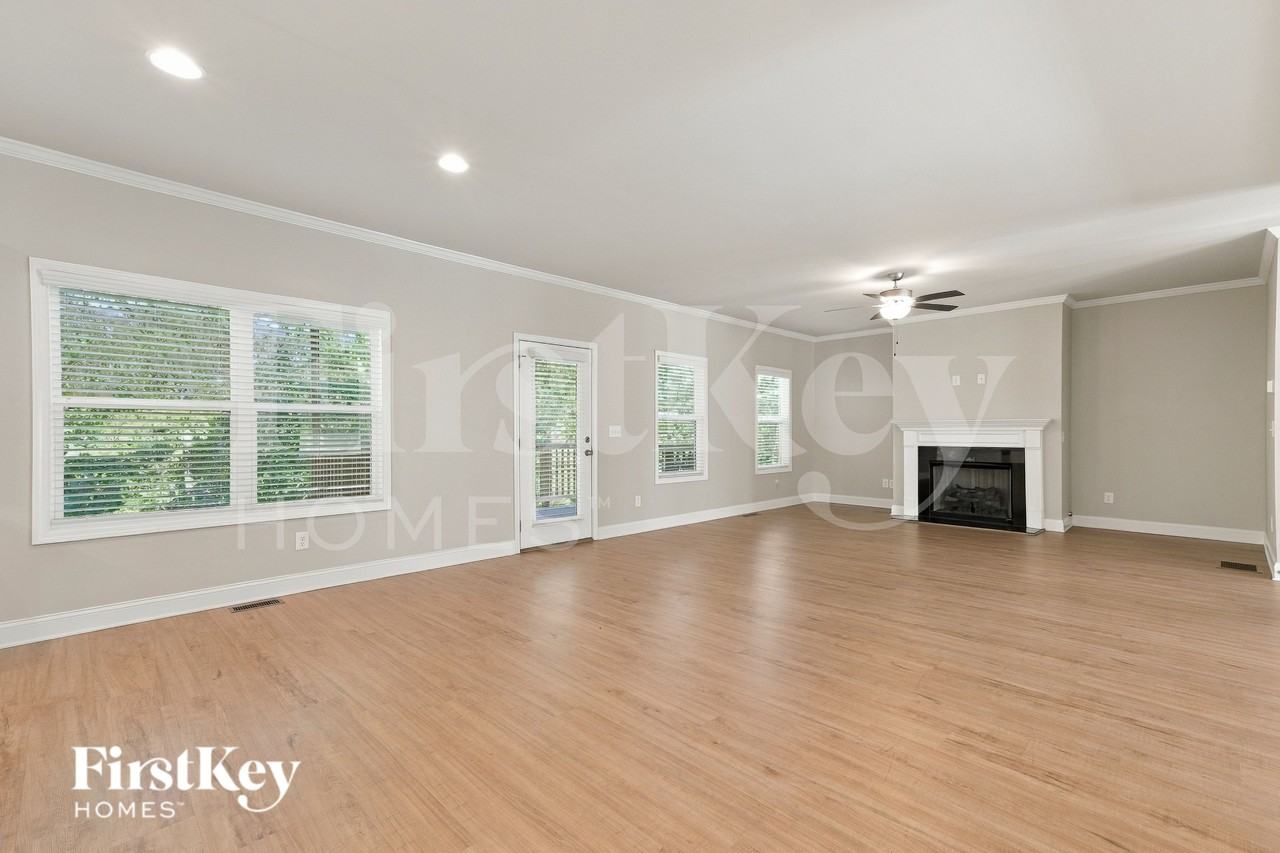 3929 Camden Ct - Photo 3 of 16