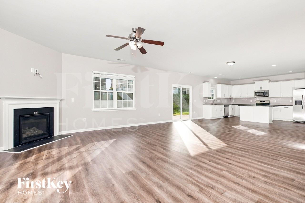 766 River Dell Townes Ave - Photo 2 of 16
