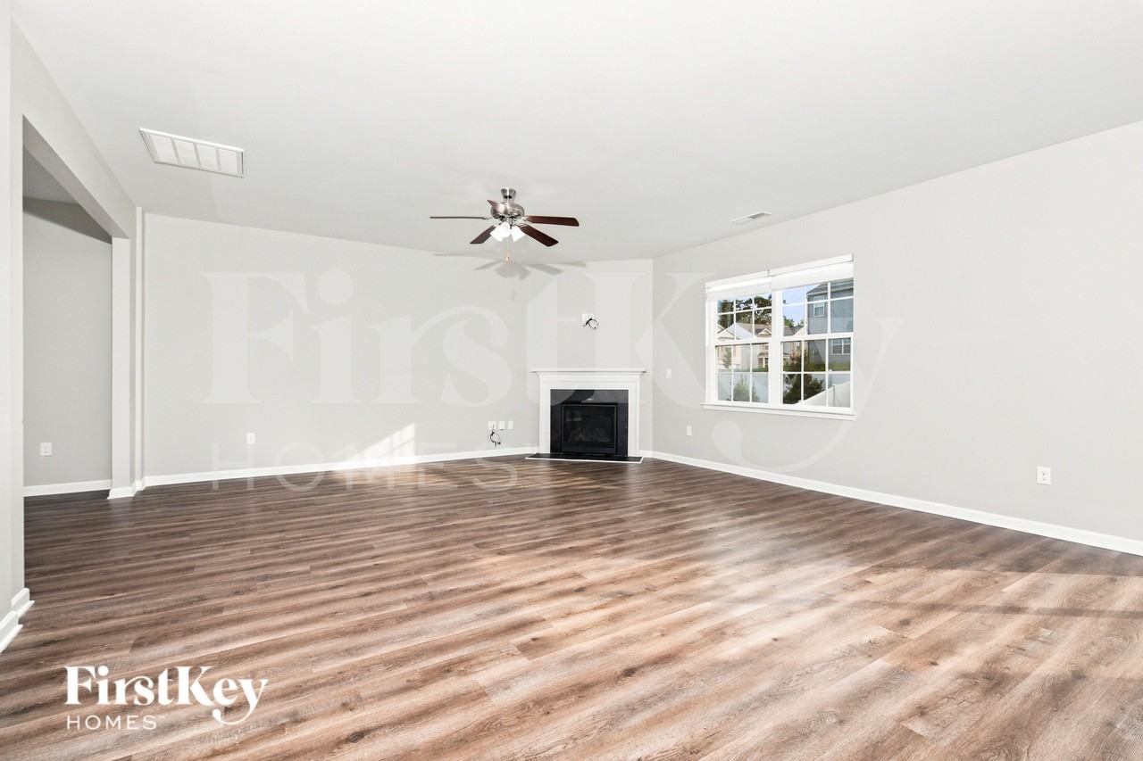 766 River Dell Townes Ave - Photo 3 of 16