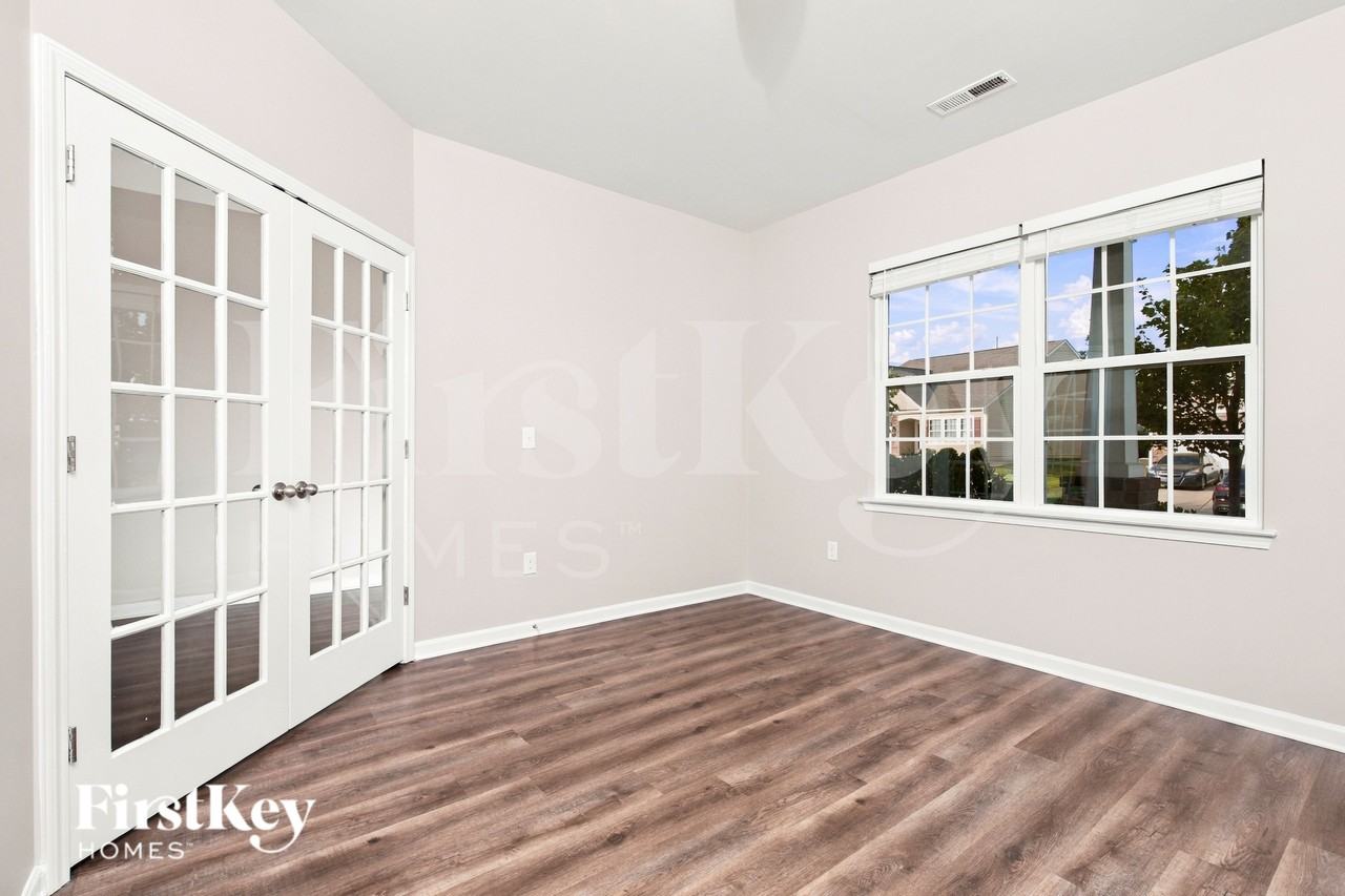 766 River Dell Townes Ave - Photo 5 of 16