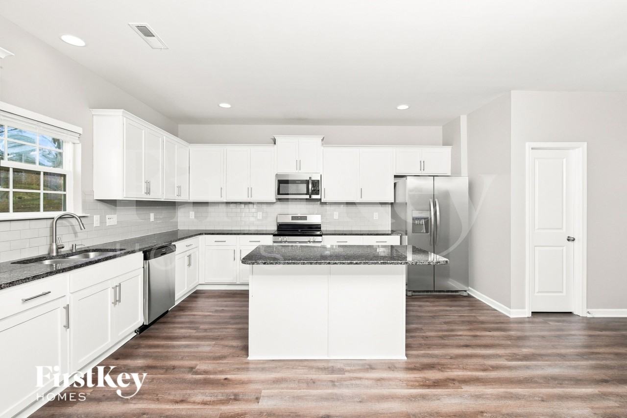 766 River Dell Townes Ave - Photo 6 of 16