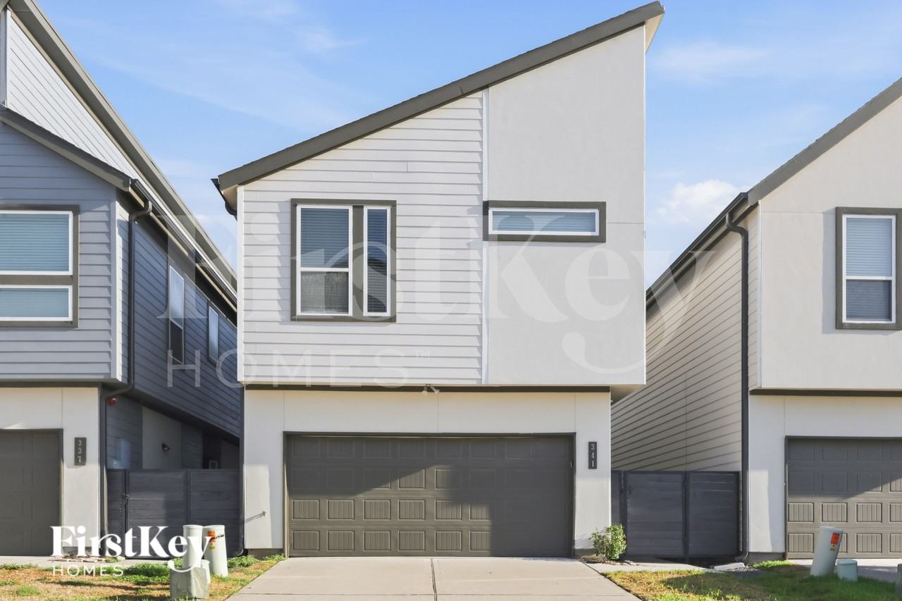 341 N Centro Cir