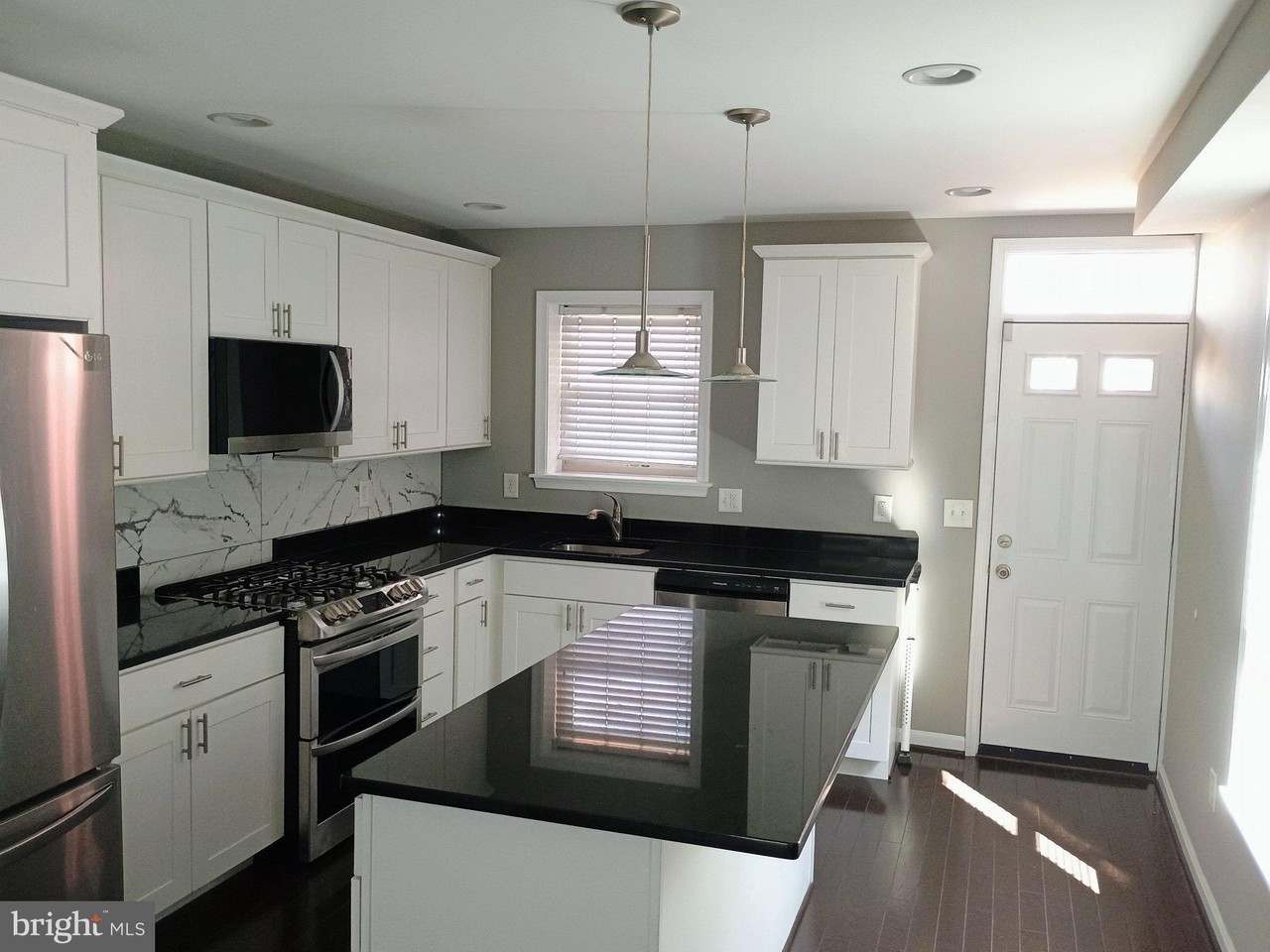 1 N Clinton St - Photo 6 of 30