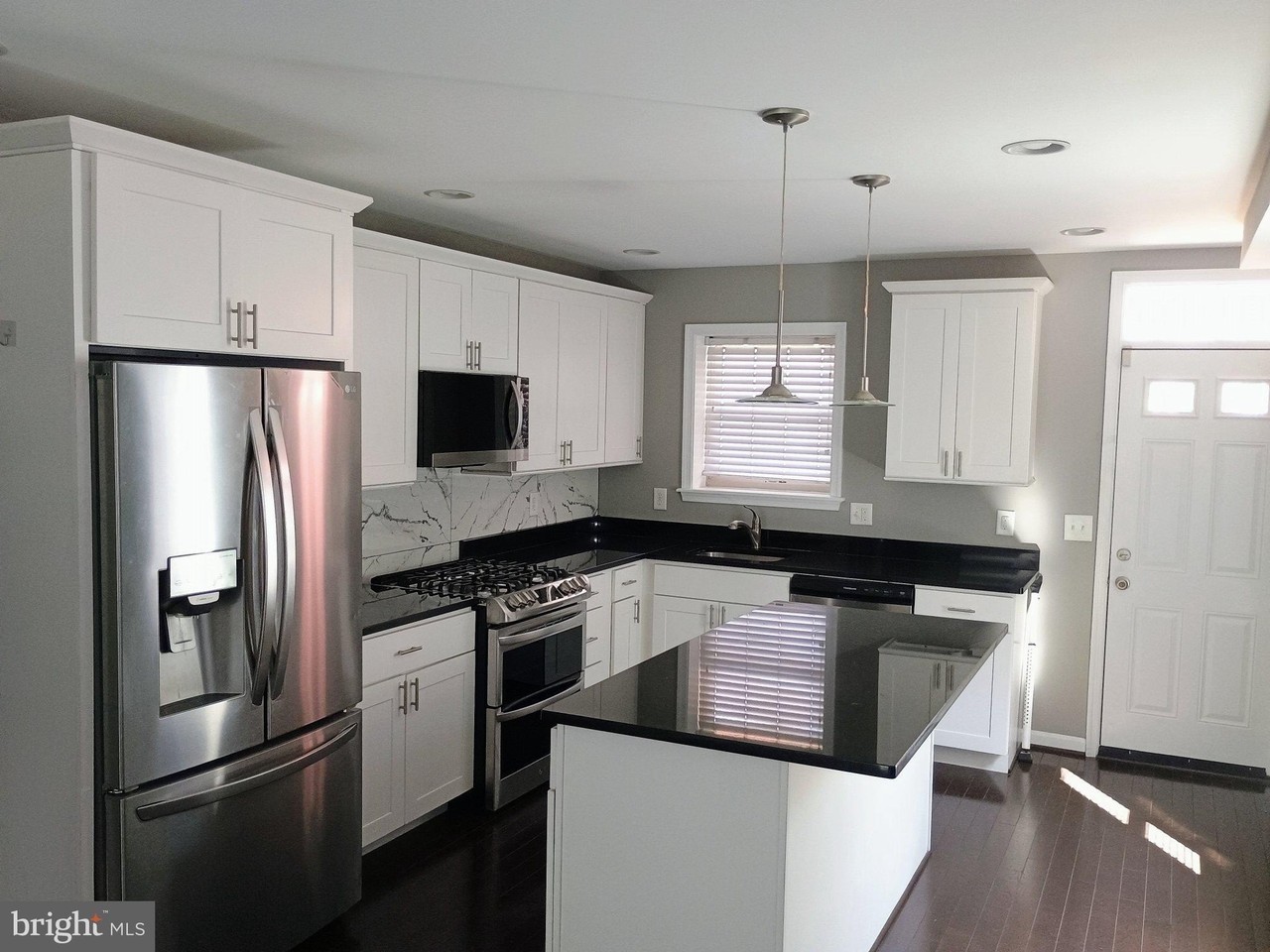 1 N Clinton St - Photo 7 of 30