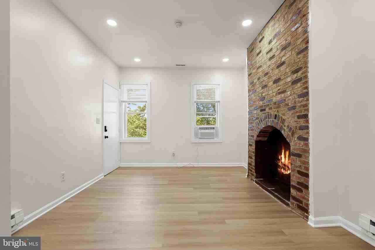1421 W Fayette St - Photo 4 of 16