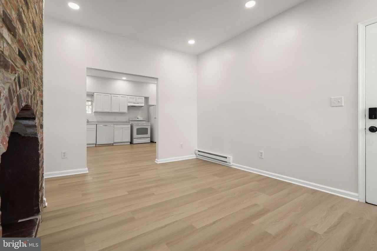 1421 W Fayette St - Photo 5 of 16
