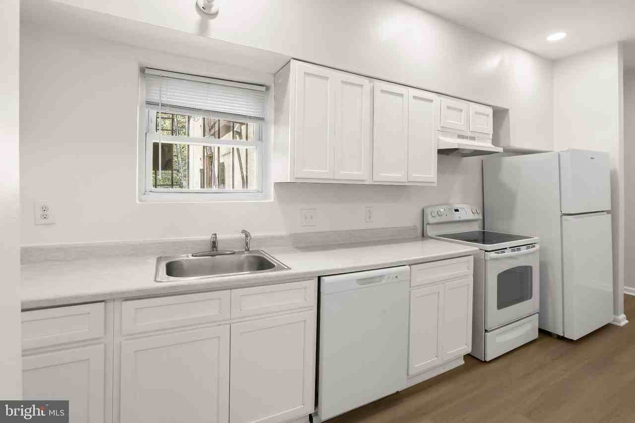 1421 W Fayette St - Photo 7 of 16