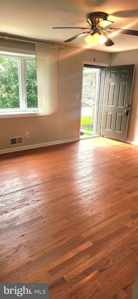 227 Bond Ave - Photo 6 of 21