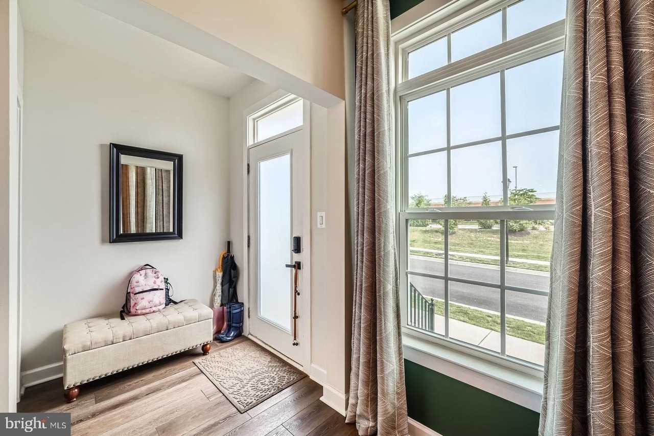 10909 Beckenham St - Photo 4 of 42