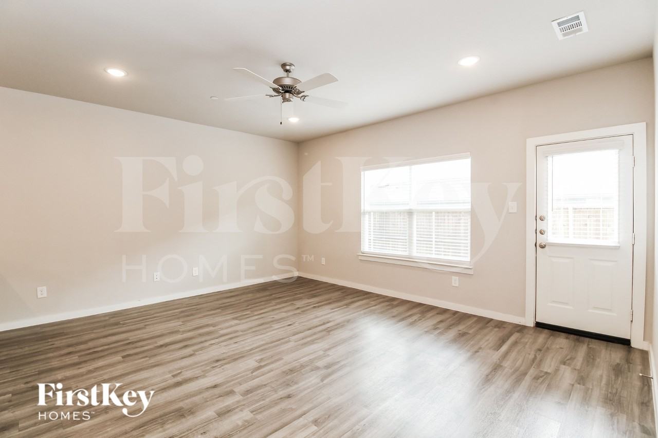 618 Ava Trl - Photo 3 of 16