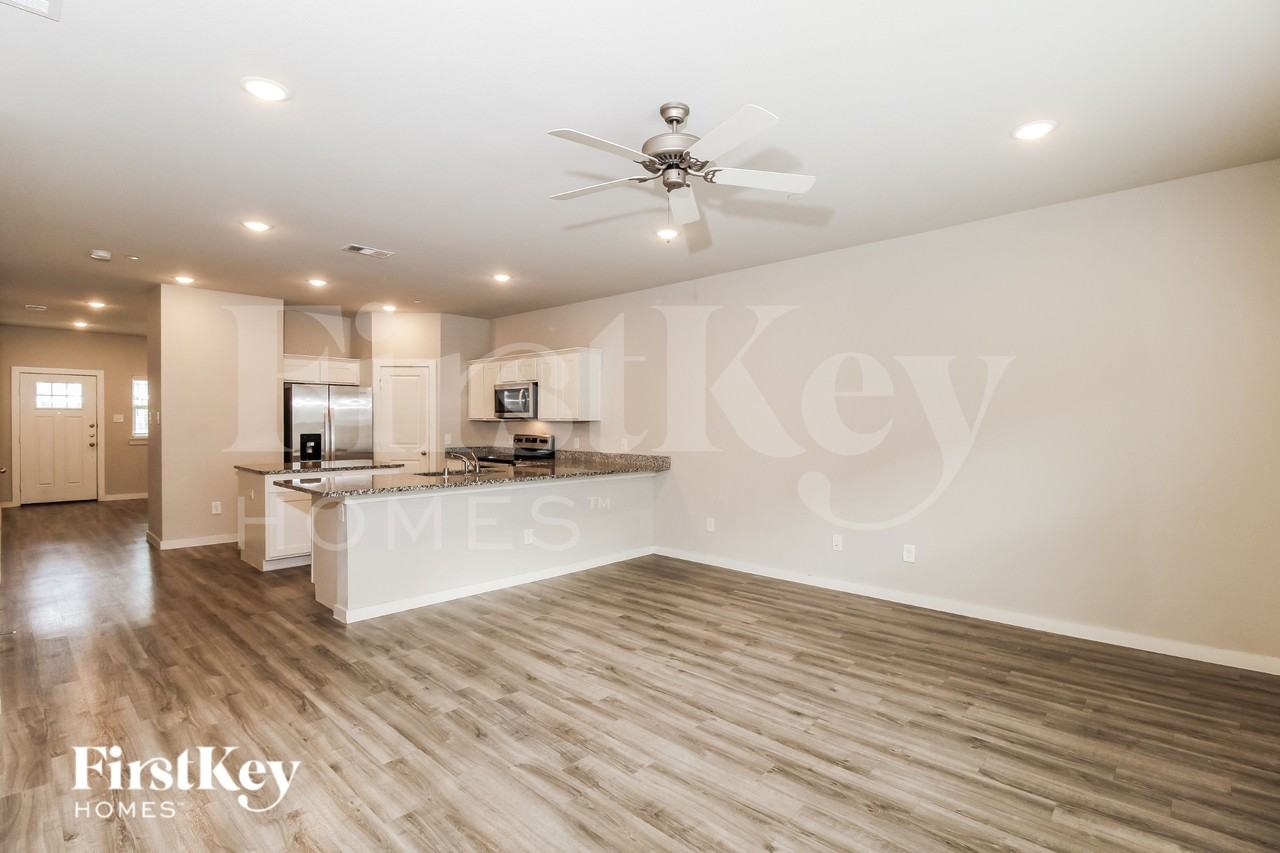 618 Ava Trl - Photo 4 of 16