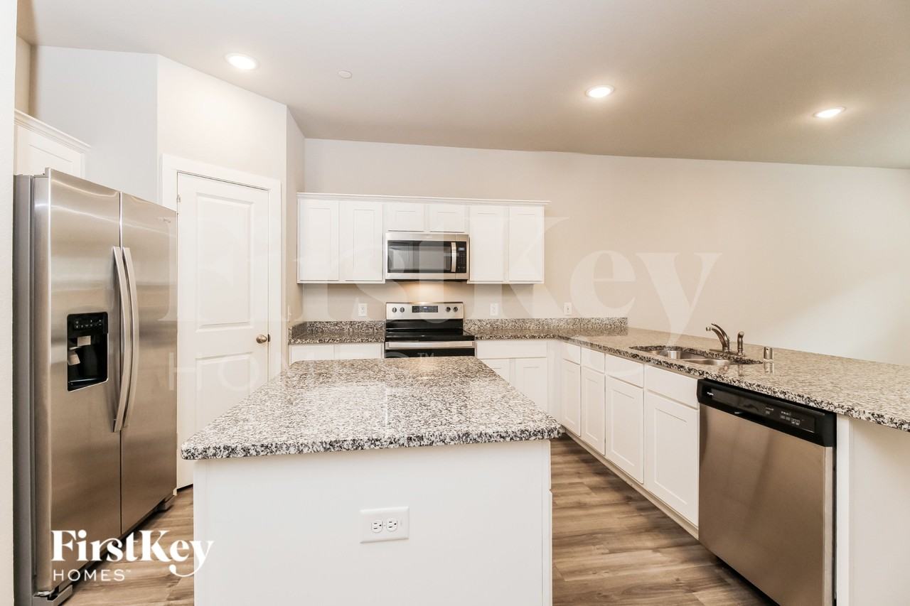 618 Ava Trl - Photo 7 of 16