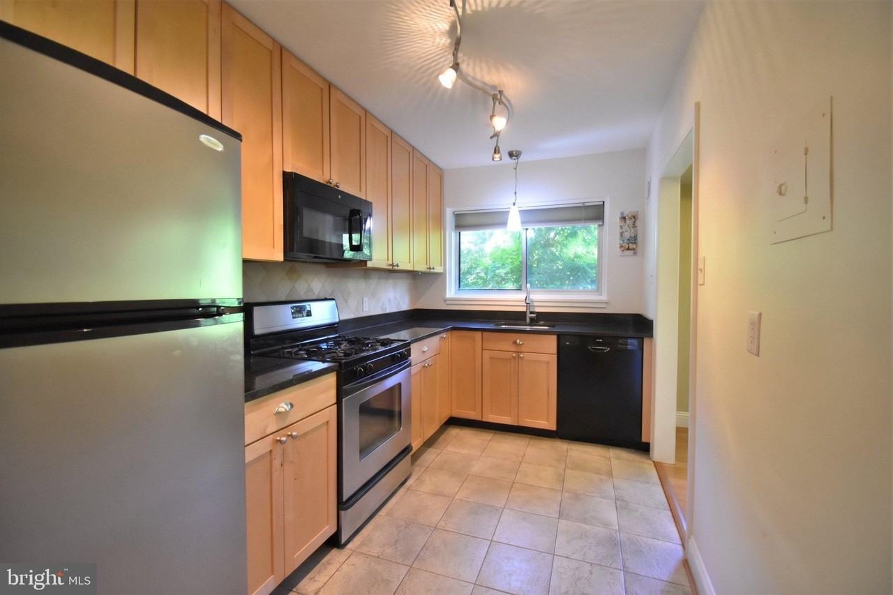 10650 Weymouth St #103 - Photo 3 of 10