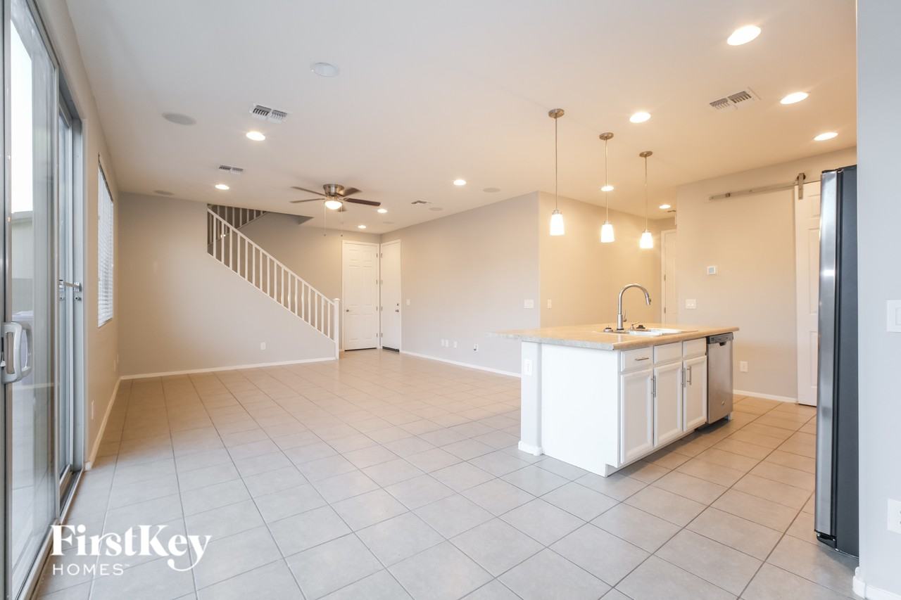 4813 W Lydia Ln - Photo 4 of 16
