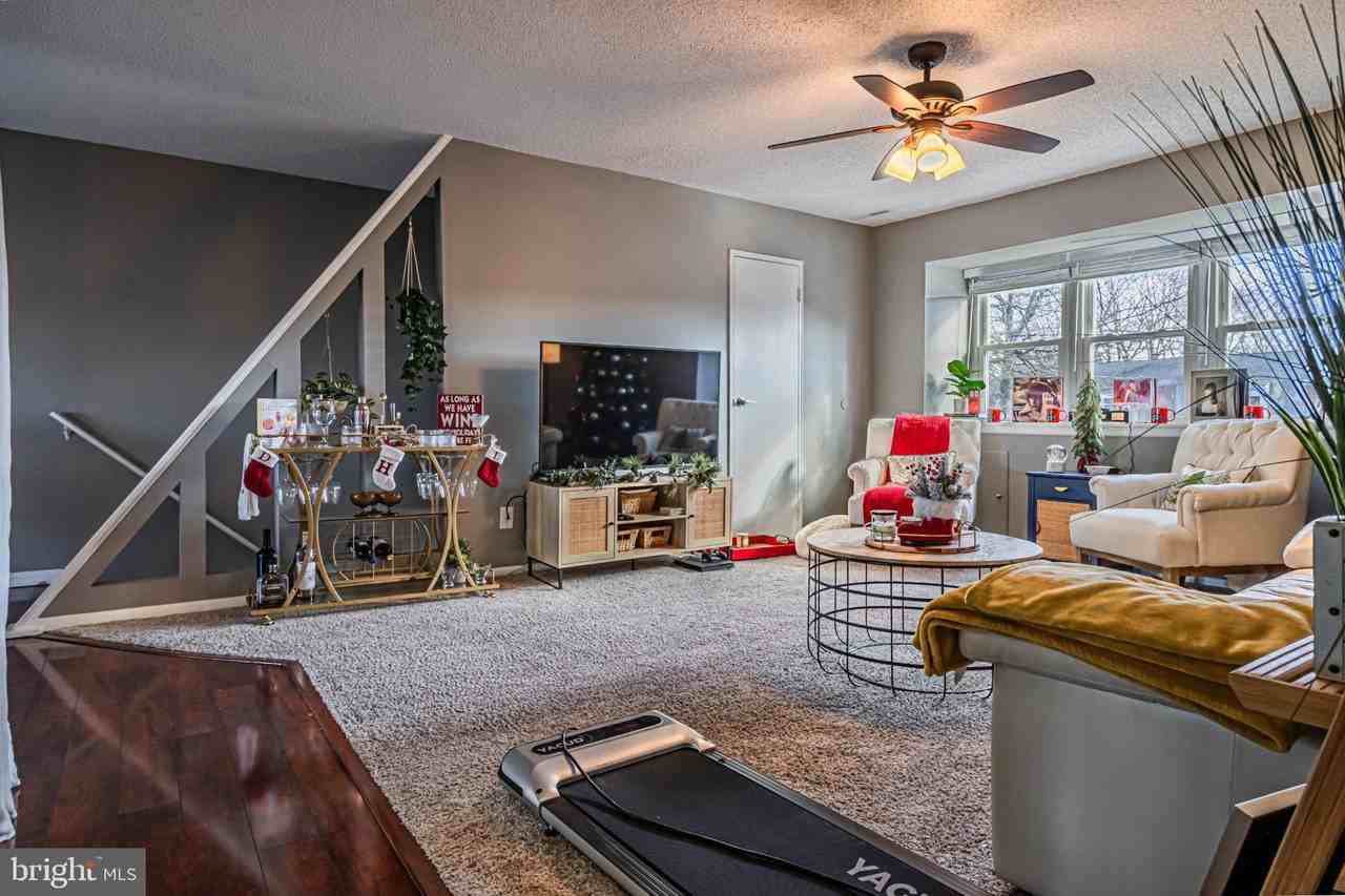 22 Deborah Ln - Photo 4 of 15