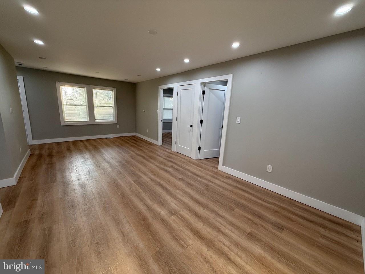 26 Oakland St - Photo 4 of 19