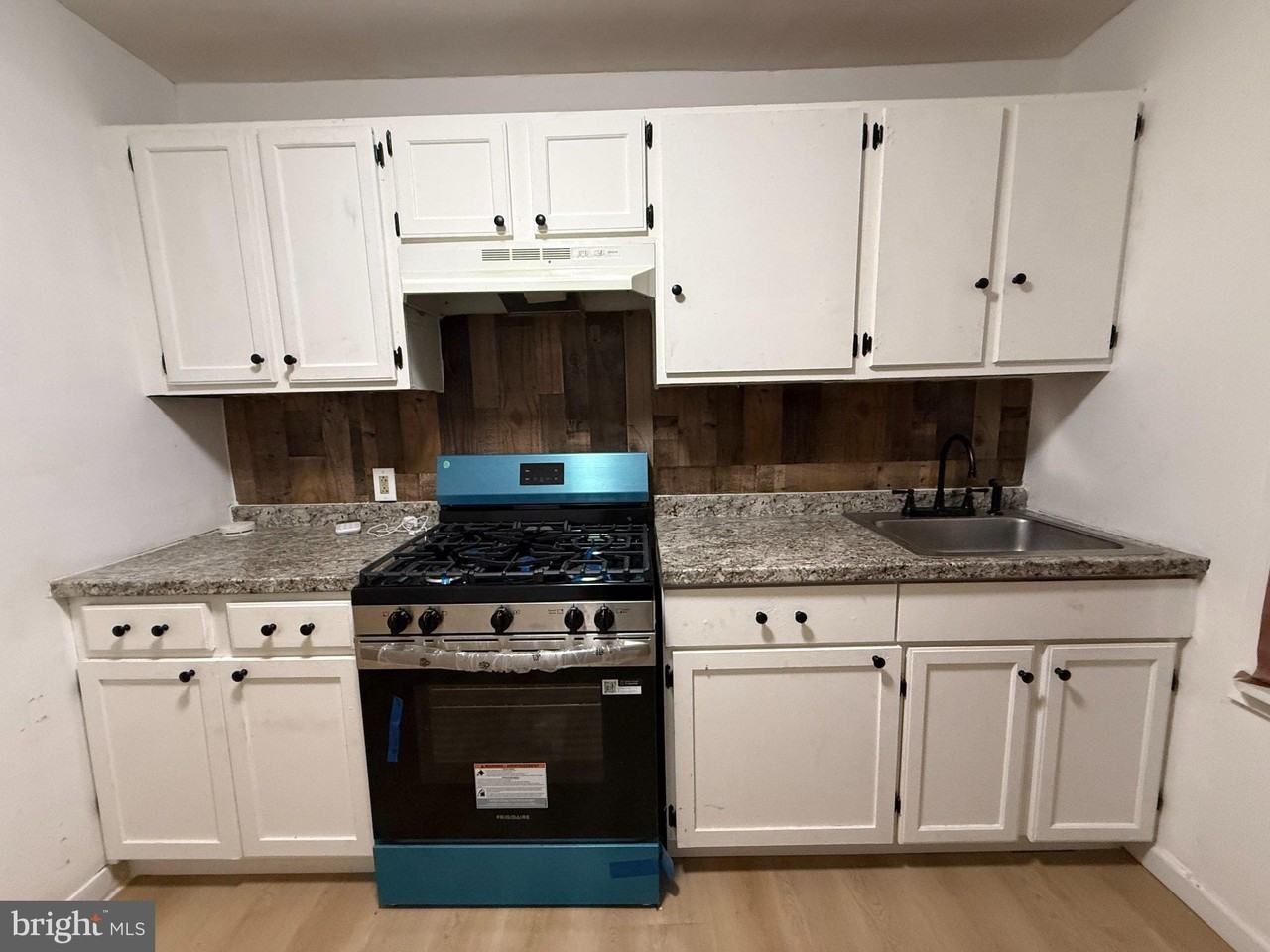34 Oakland St - Photo 5 of 10