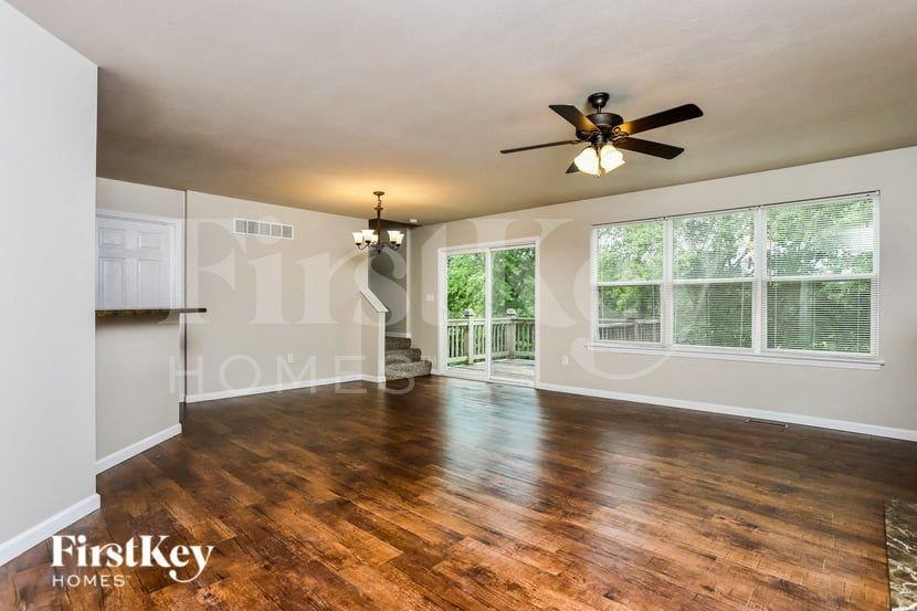 2314 Wills Hollow Dr - Photo 3 of 15