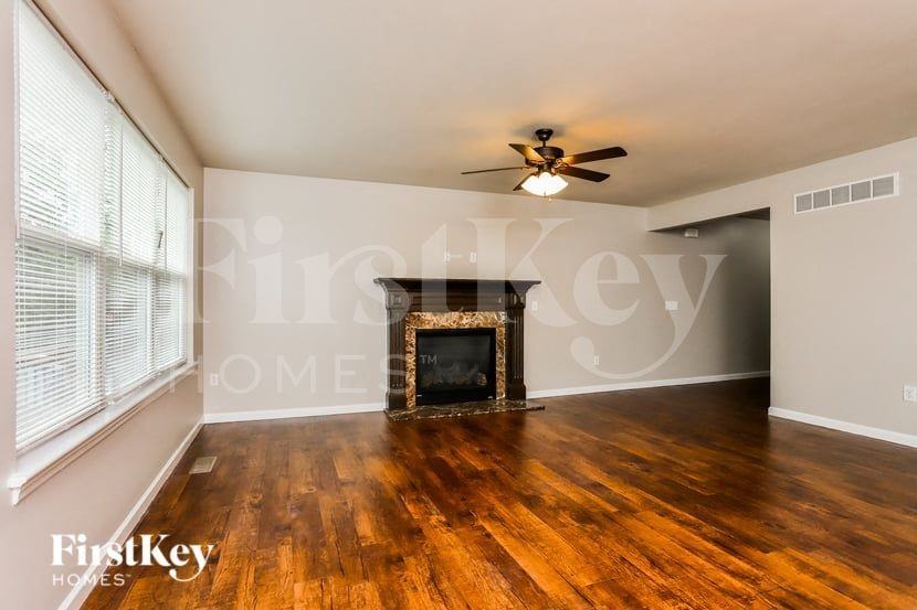 2314 Wills Hollow Dr - Photo 4 of 15