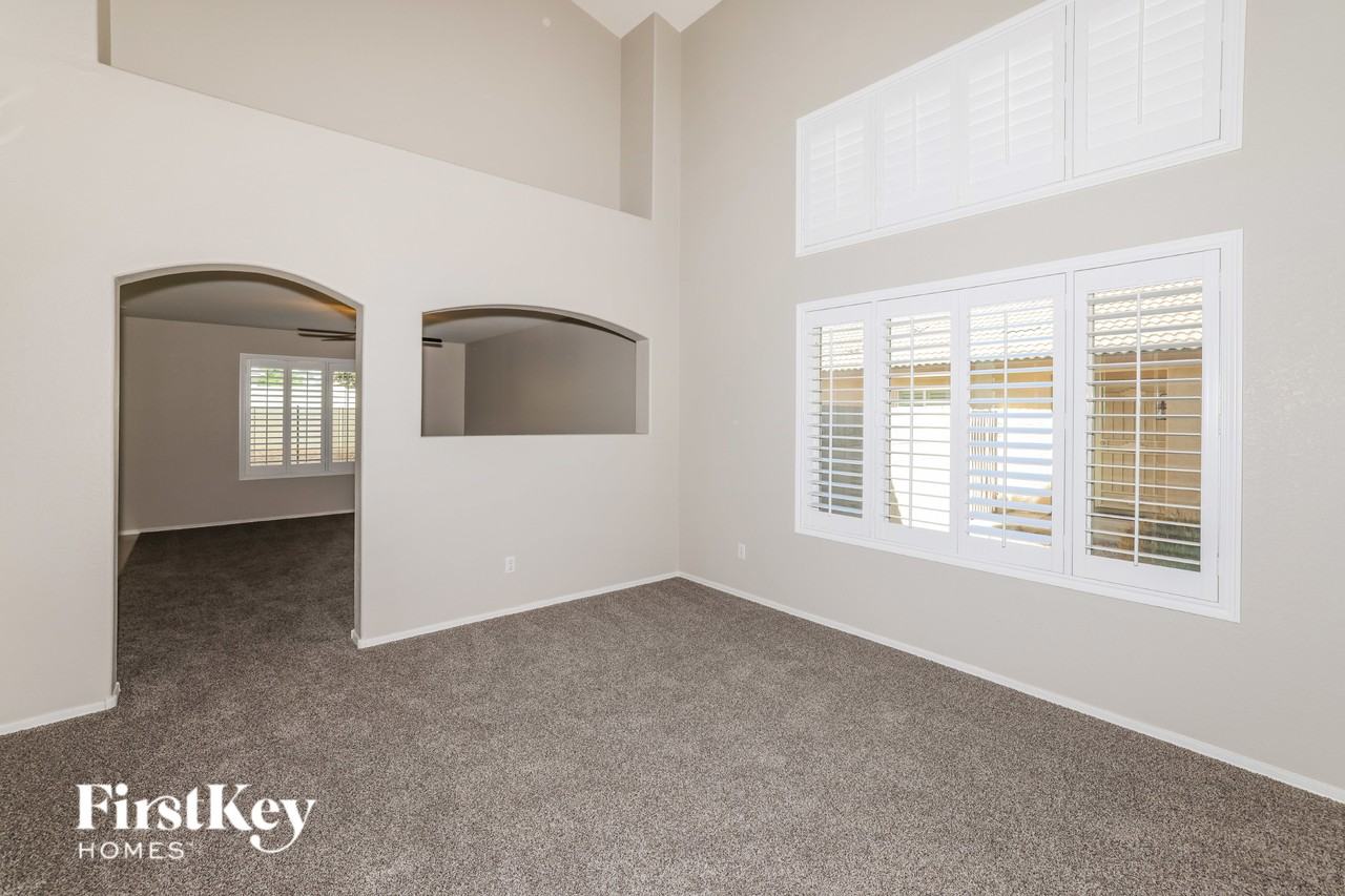 13046 W Cheery Lynn Rd - Photo 3 of 15