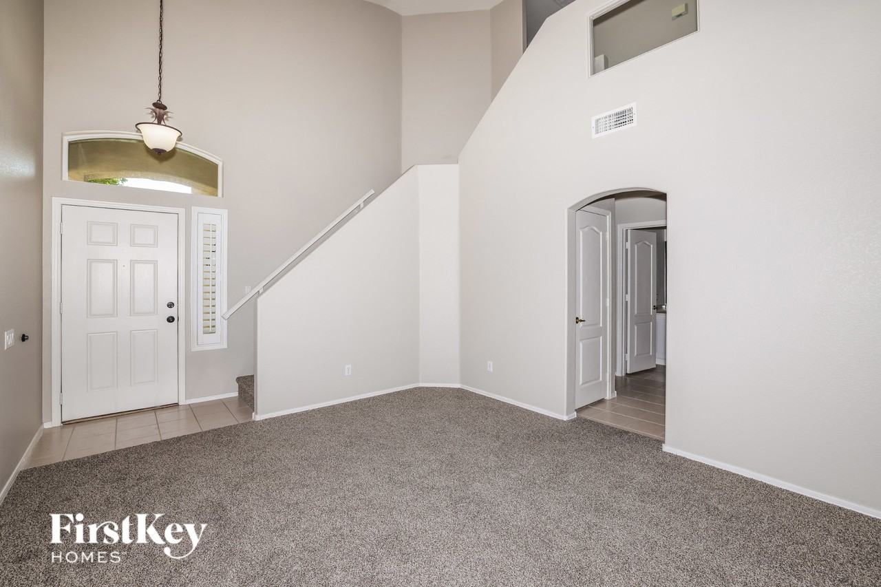 13046 W Cheery Lynn Rd - Photo 4 of 15