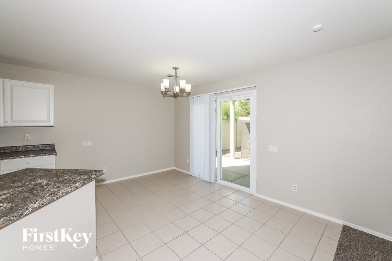 13046 W Cheery Lynn Rd - Photo 5 of 15