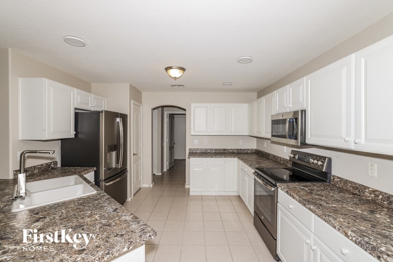 13046 W Cheery Lynn Rd - Photo 6 of 15