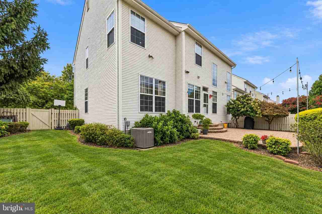31 Belmont Dr - Photo 4 of 32