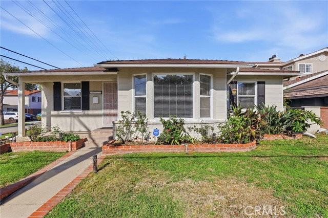22939 Ocean Ave - Photo 2 of 8