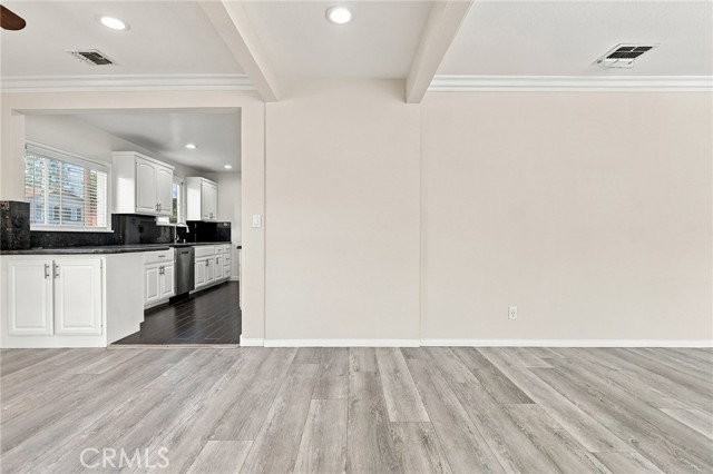 22939 Ocean Ave - Photo 4 of 8
